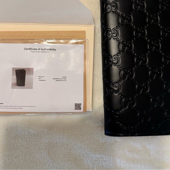 Gucci Black GG Embossed Wallet - Picture 6 of 6